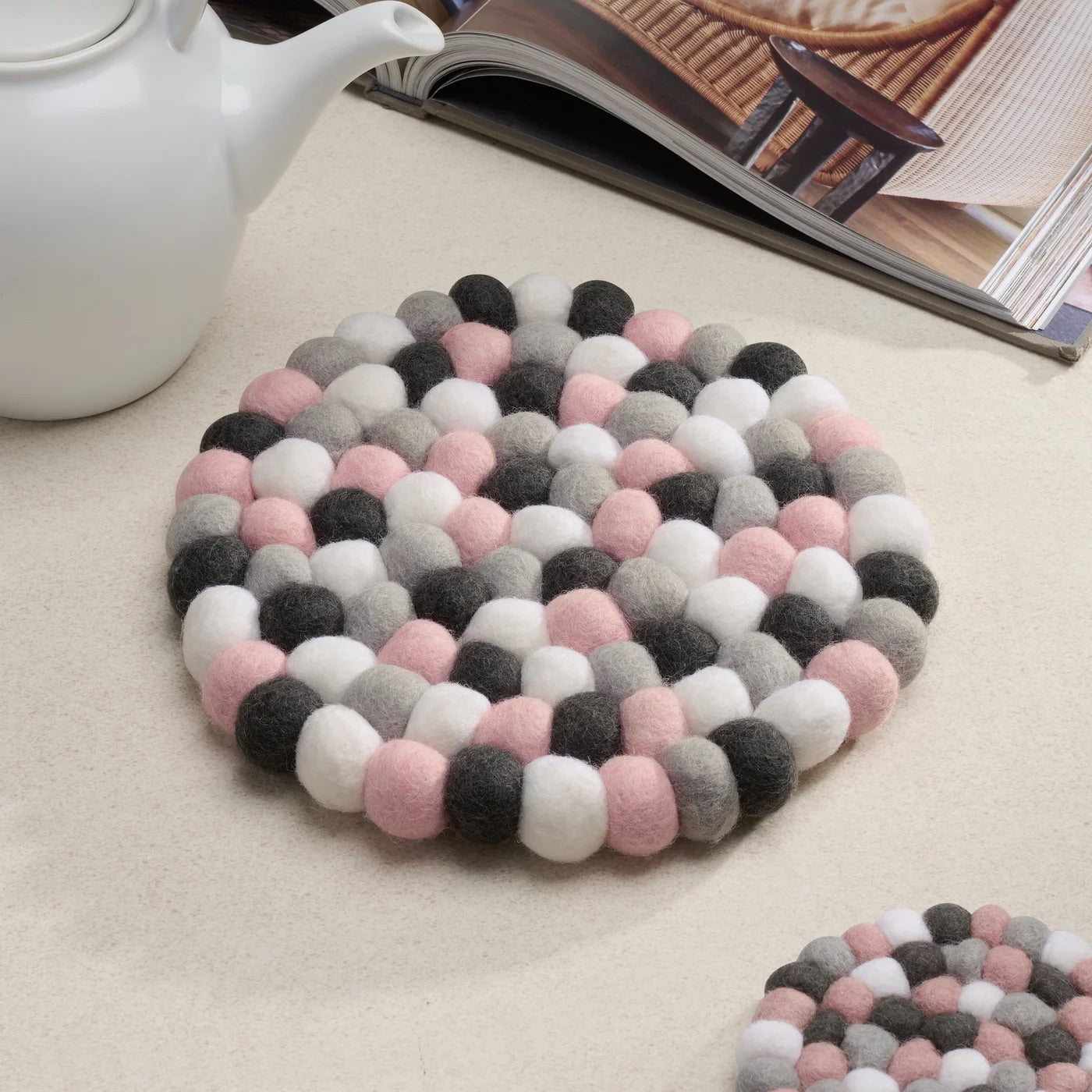 TRIVET, BALL FELT/ROUND - PINK/GREY/WHITE