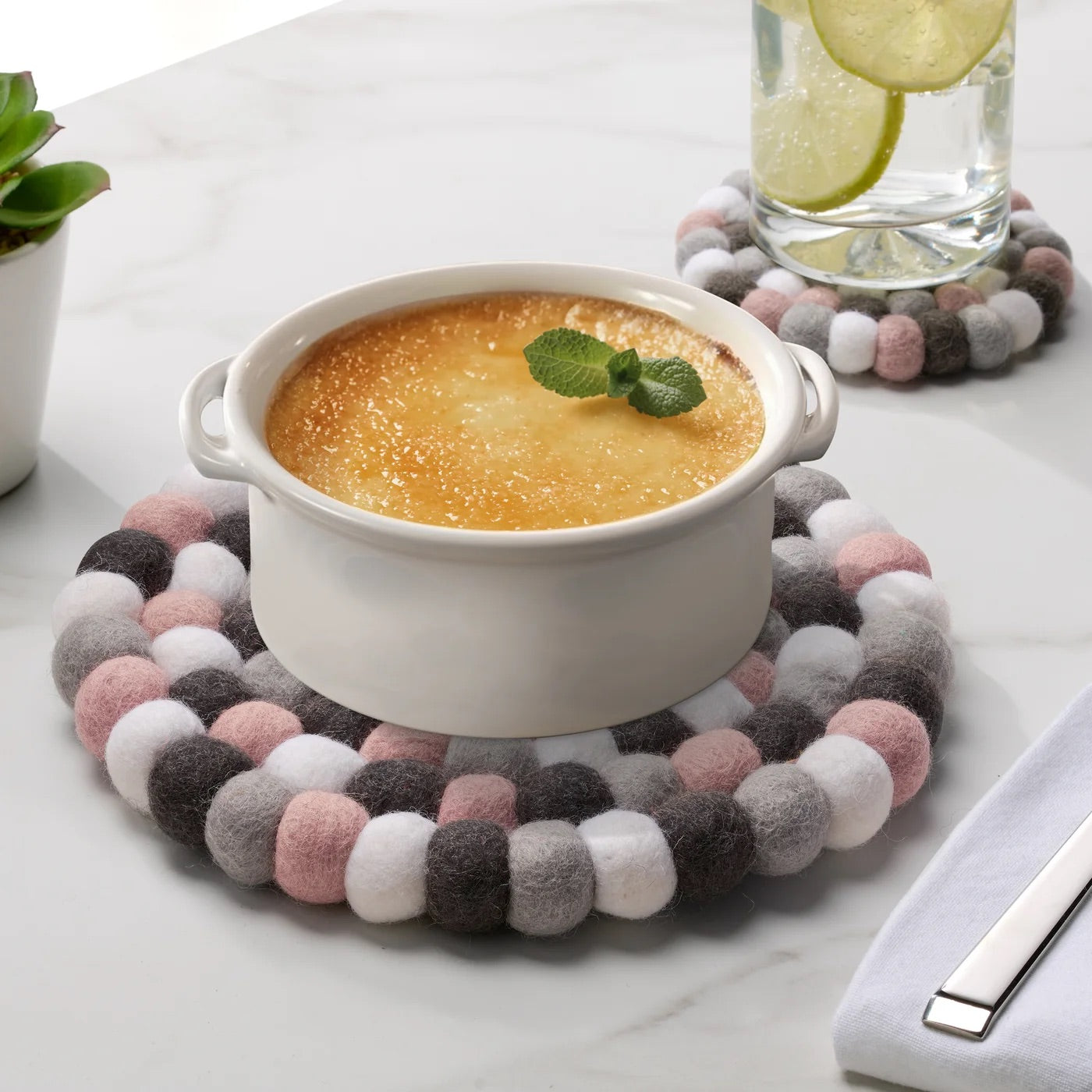 TRIVET, BALL FELT/ROUND - PINK/GREY/WHITE