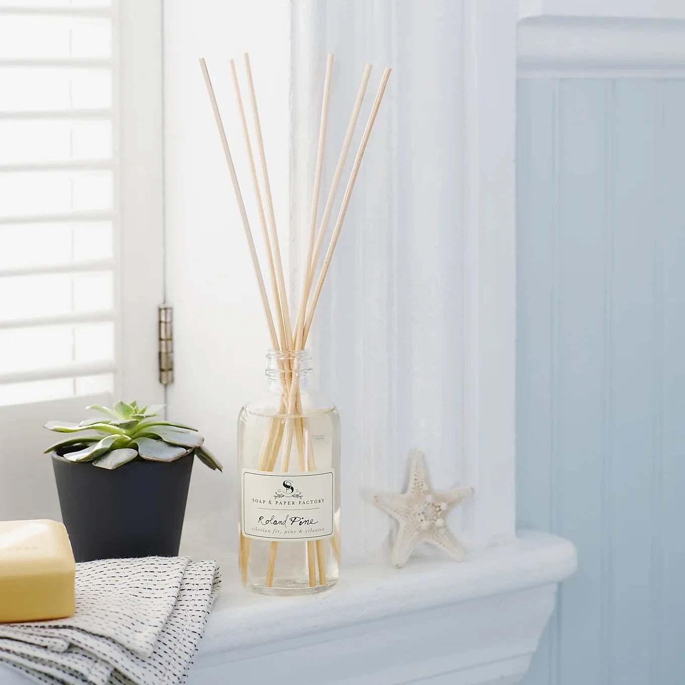 ROLAND PINE ROOM DIFFUSER