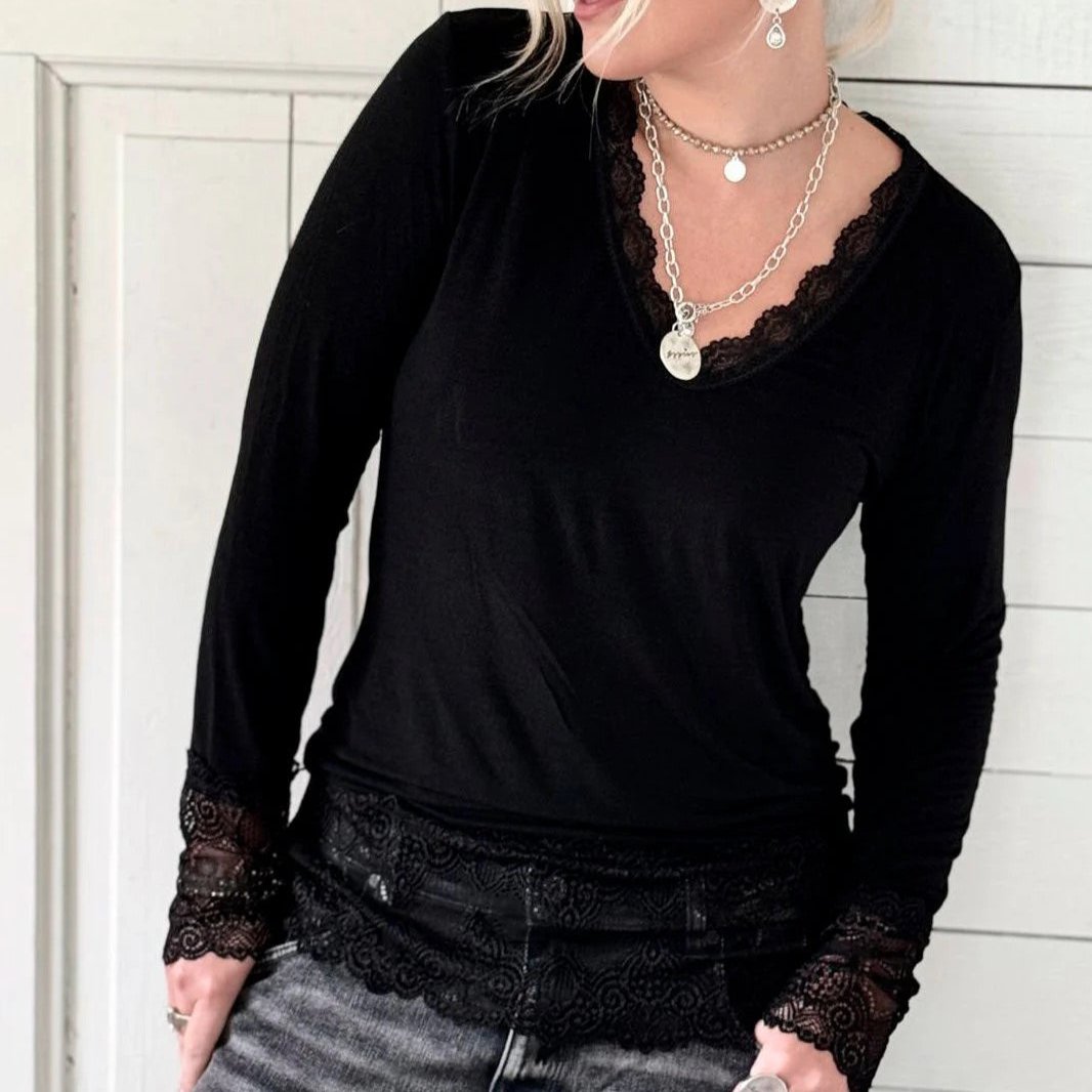 BLOUSE, TRUE ROMANCE - BLACK LACE