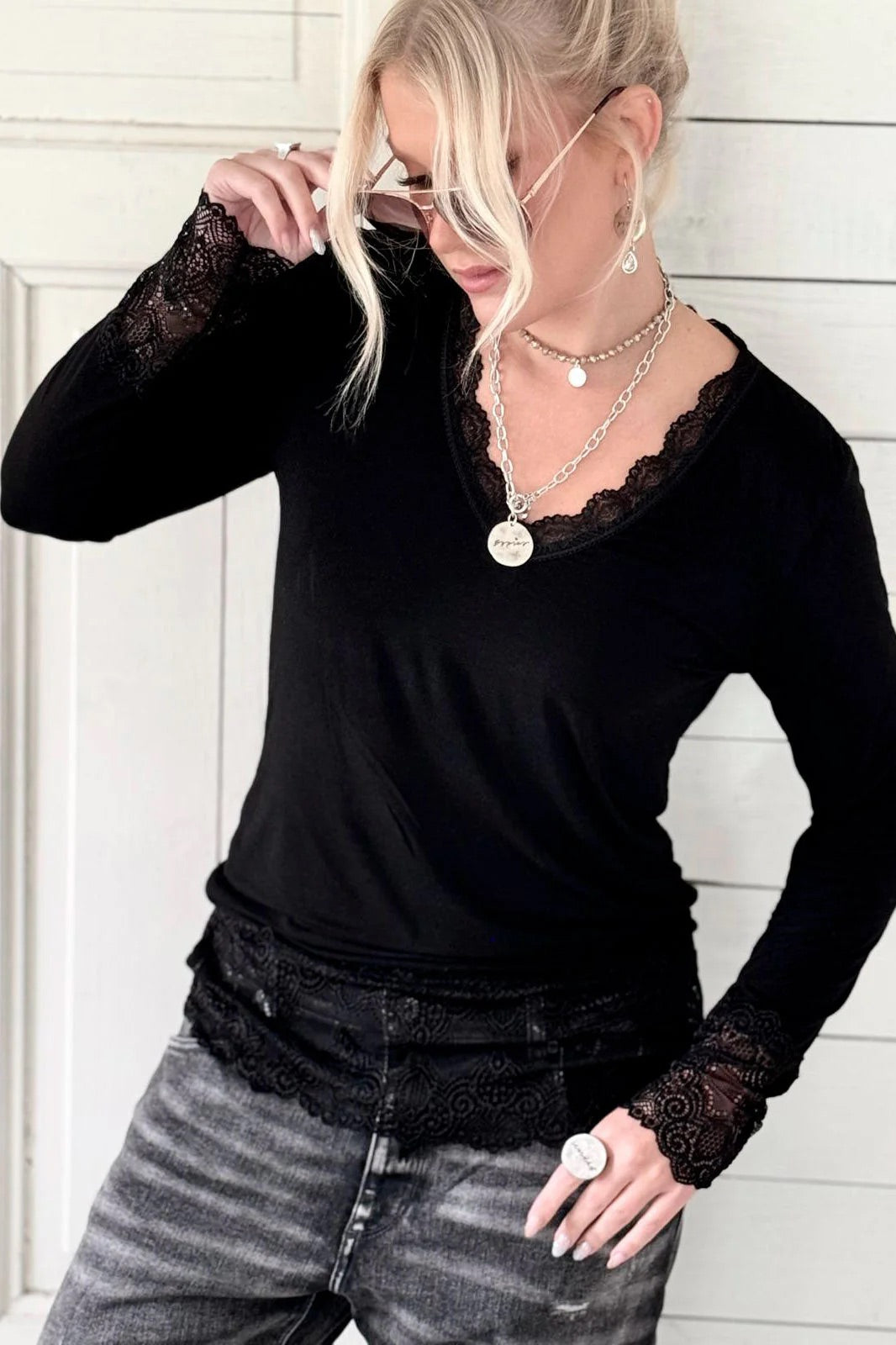 BLOUSE, TRUE ROMANCE - BLACK LACE