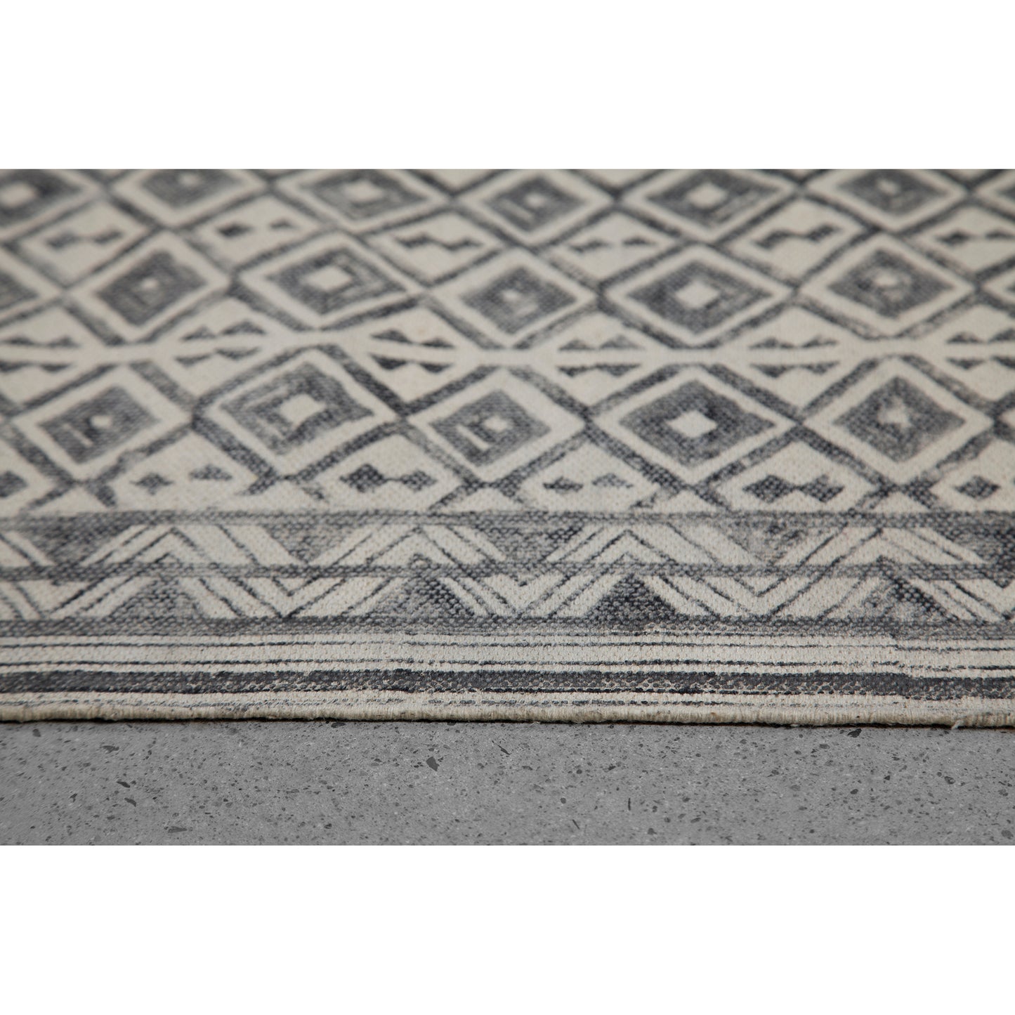 CARPET TOVE - NATURAL/BLACK 5 x 7